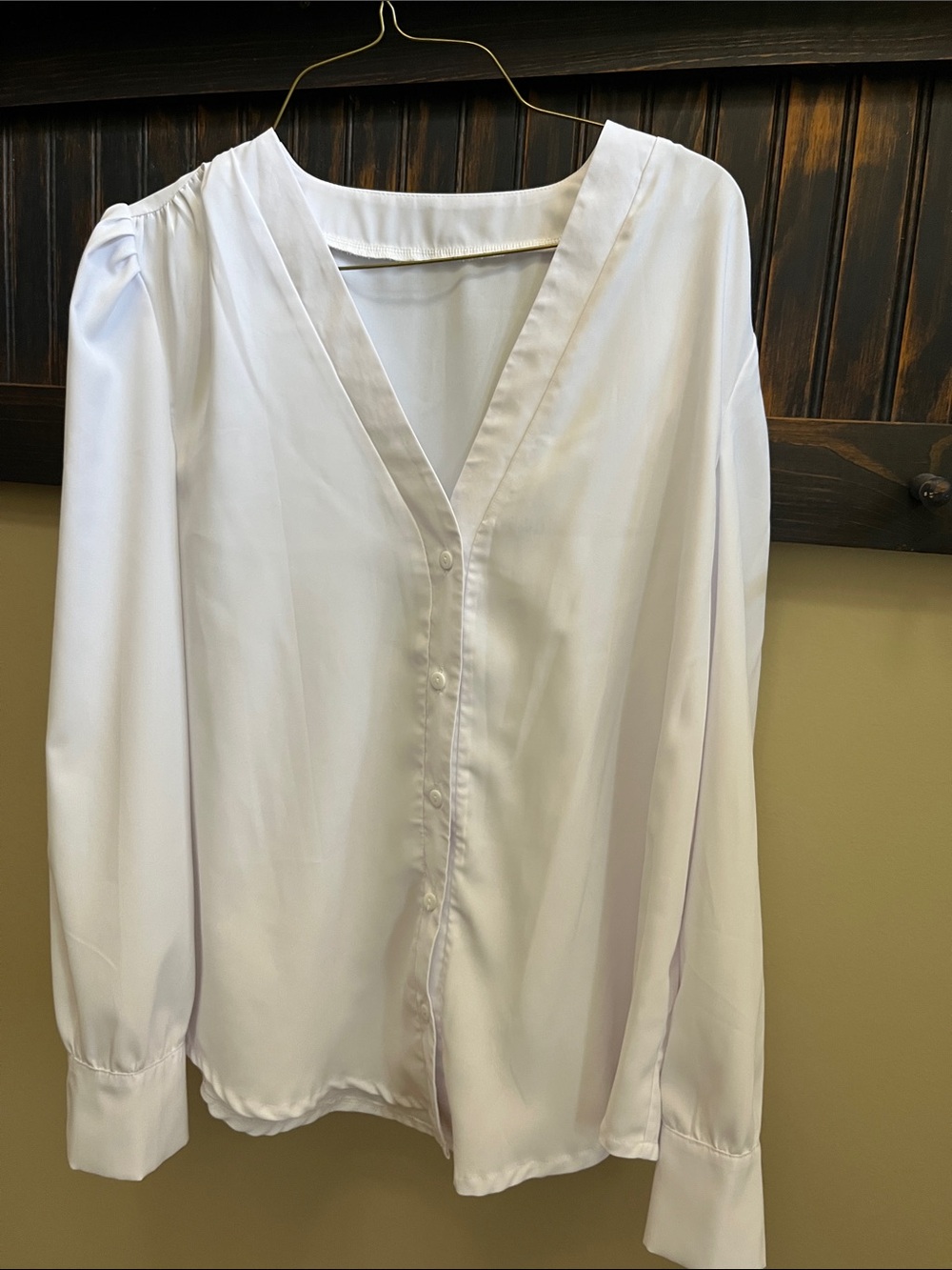 Source Unknown White V-Neck Button Down Blouse